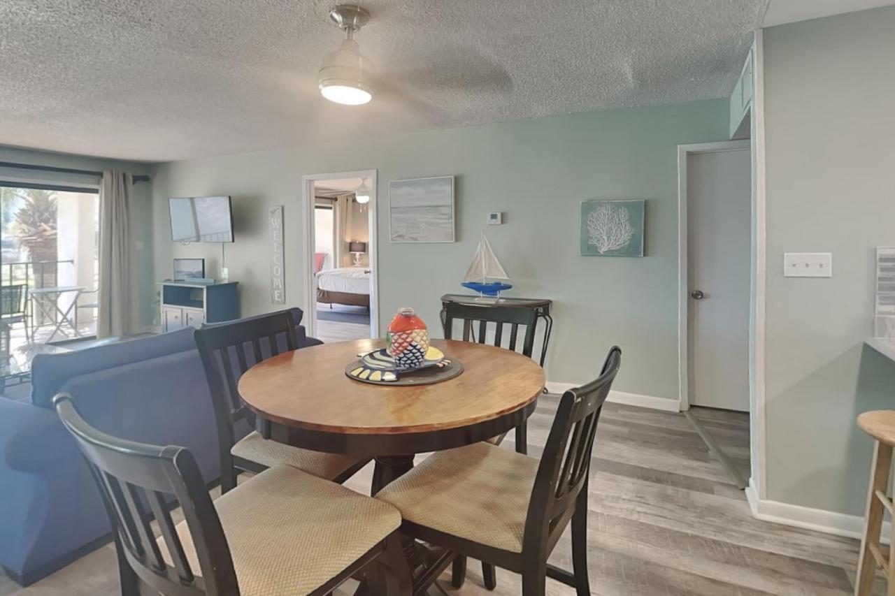 Edgewater 512 Apartment