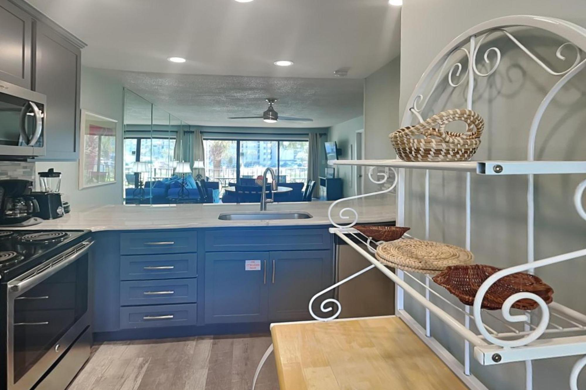 Edgewater 512 Apartment