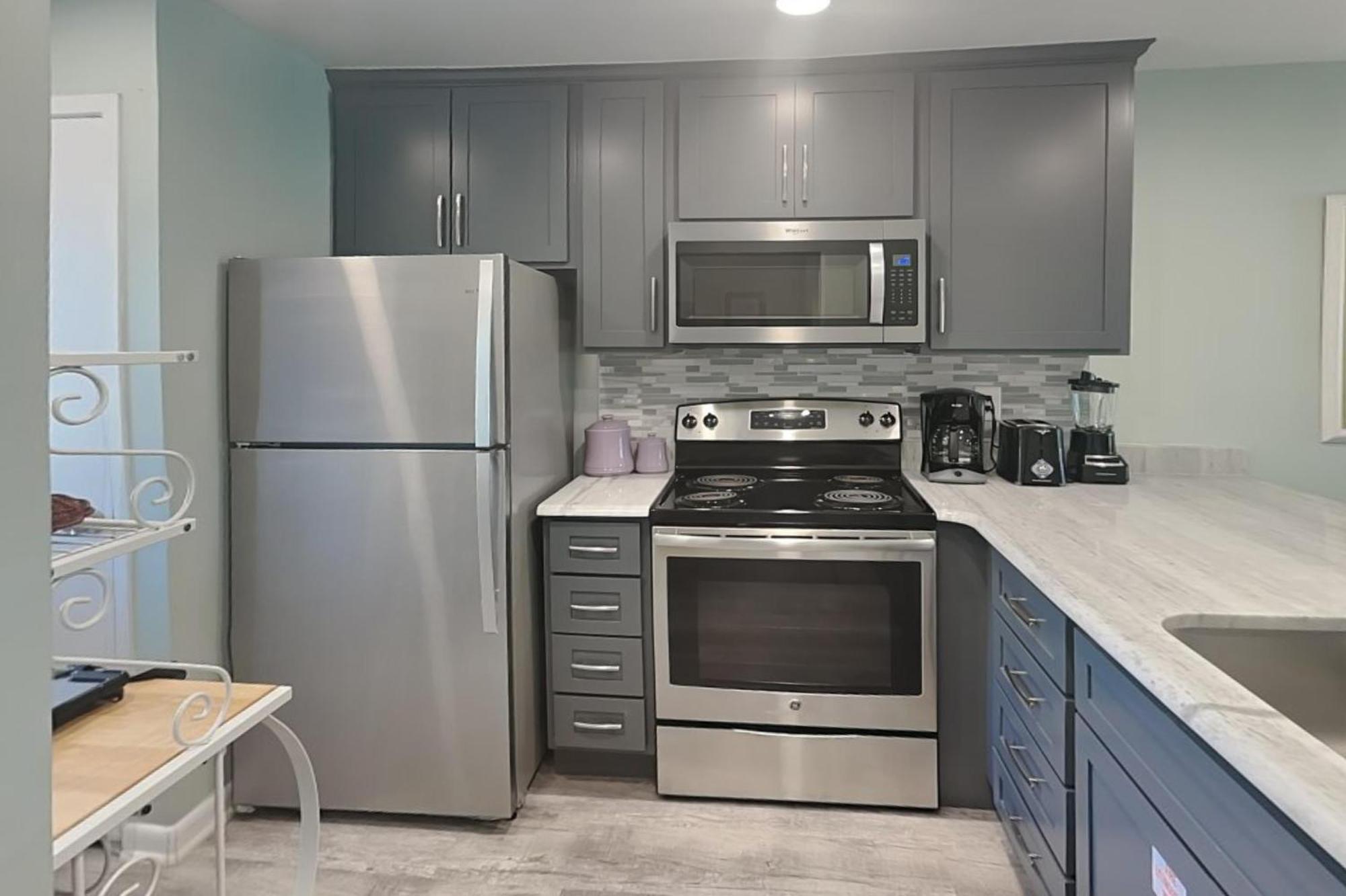 Edgewater 512 *